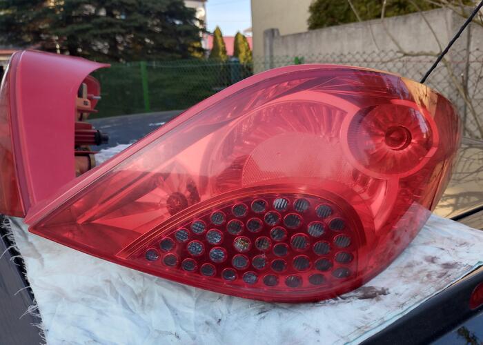 Grajewo ogłoszenia: Sprzedam kpl lampy  tył z żarówkami do peugeot 207  z 2008 roku...